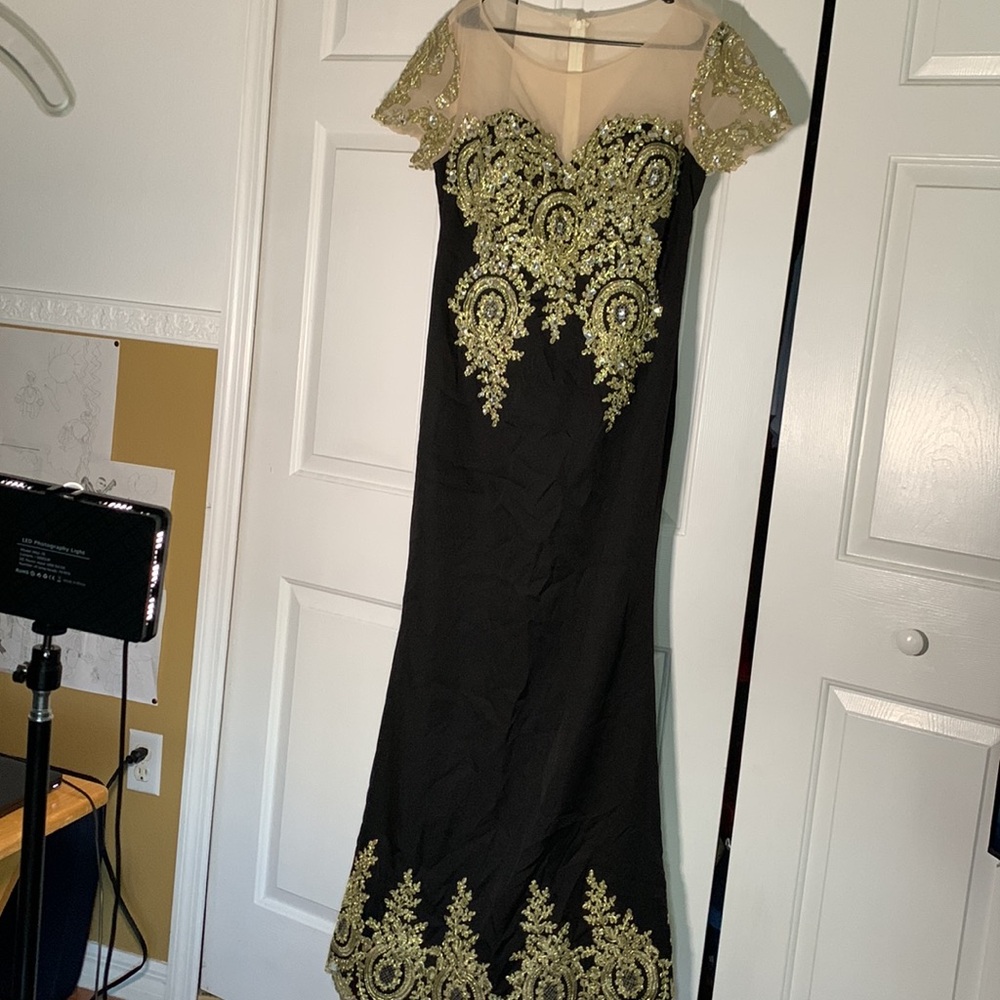 Elegant Black and Gold Formal Evening Gowns Beads Crystals Mermaid